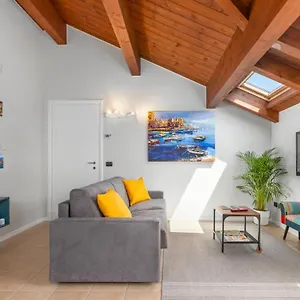 Casa Gialla 7a, New Milano&como , Bregnano Italia